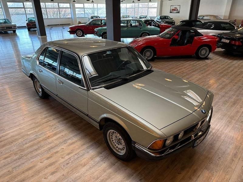 Gebraucht BMW 732 197 PS (144 kW) 1982 Silber Limousine