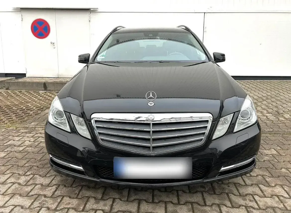 Second-hand Mercedes E250 204 CP (150 kW) 2012 Negru Break