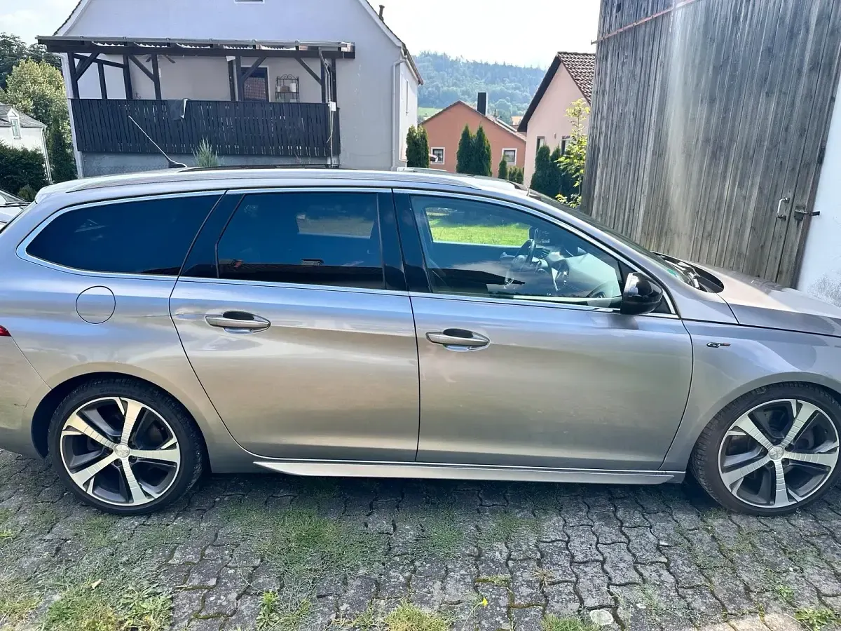 Gebraucht Peugeot 308 GT 181 PS (133 kW) 2015 Grau Kombi