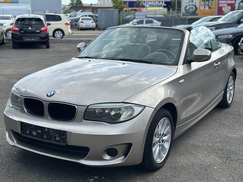 Silber Gebraucht 2011 BMW 118 Cabriolet Efficient Dynamics Cabrio | 8.300 € (Guter Preis) - Bild 1/4
