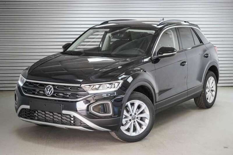 Deep black metallic (2t) Neu 2025 VW T-Roc Life SUV | 30.891 € (Superpreis) - Bild 1/4