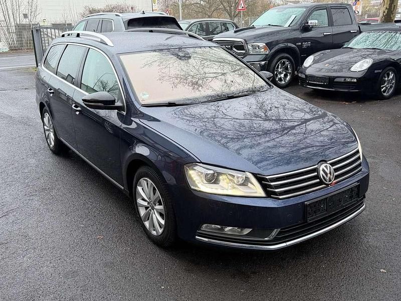Gebraucht VW Passat Edition 140 PS (102 kW) 2014 Blau Kombi