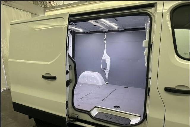 Gebraucht Renault Trafic Komfort 145 PS (106 kW) 2020 Weiß Van / Kleinbus