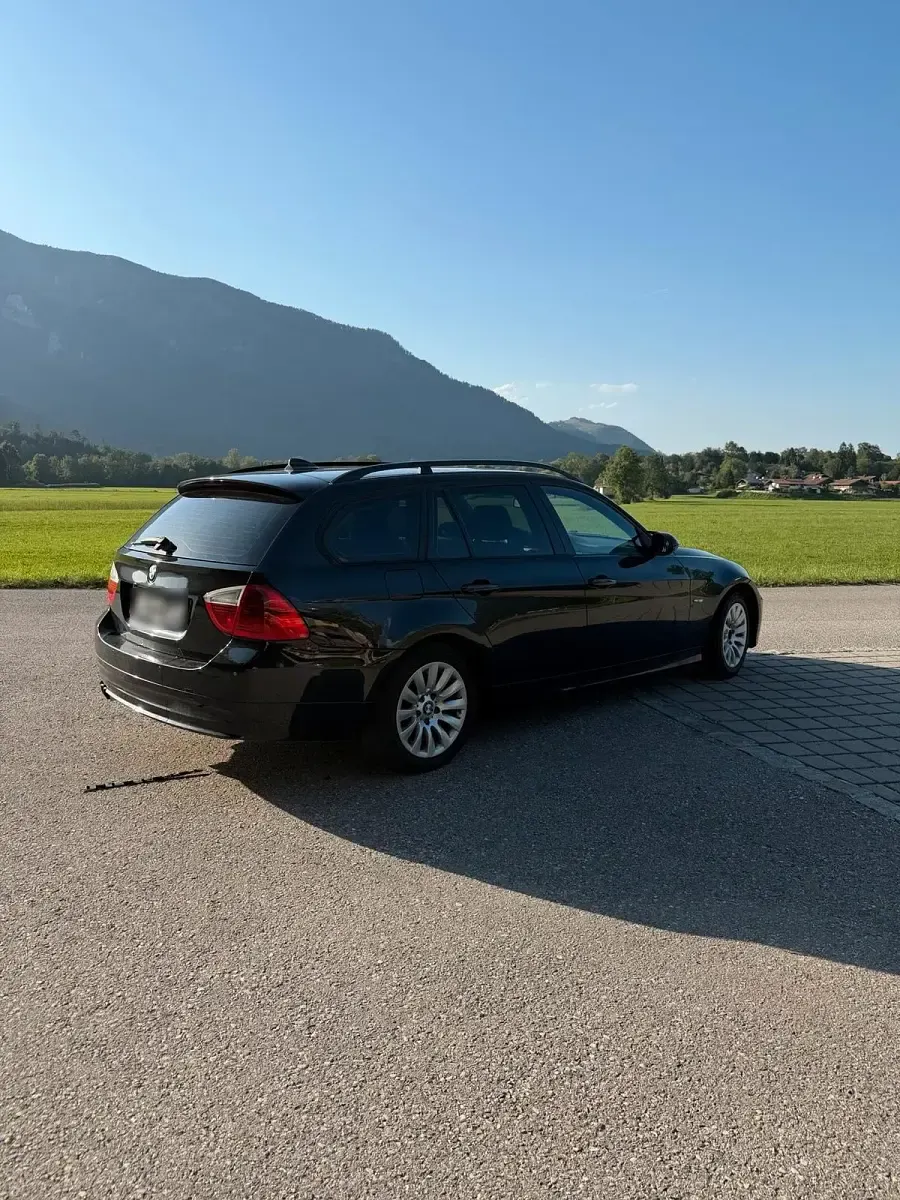 Gebraucht BMW 318 129 PS (94 kW) 2007 Schwarz Kombi