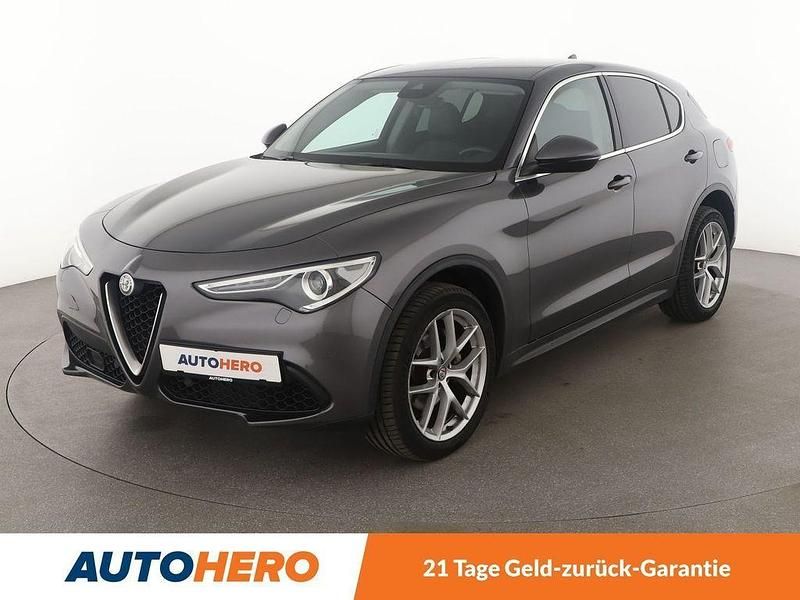Grau Gebraucht 2017 Alfa Romeo Stelvio Super SUV | 23.350 € (Fairer Preis) - Bild 1/3