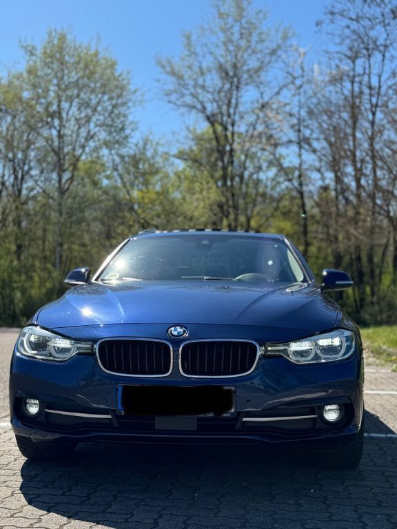 Blau Gebraucht 2017 BMW 320 Sport Line Limousine | 18.000 € (Fairer Preis) - Bild 1/4