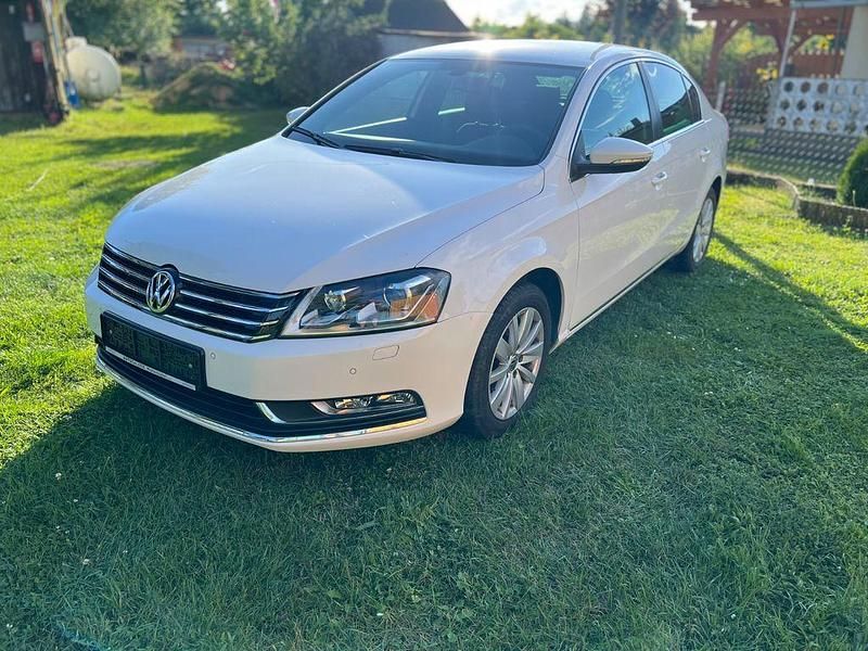 Weiß Gebraucht 2014 VW Passat Comfortline Limousine | 9.900 € (Guter Preis) - Bild 1/4