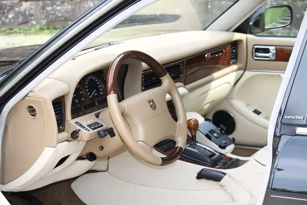 Gebraucht Jaguar XJ6 241 PS (177 kW) 1997 Schwarz Limousine