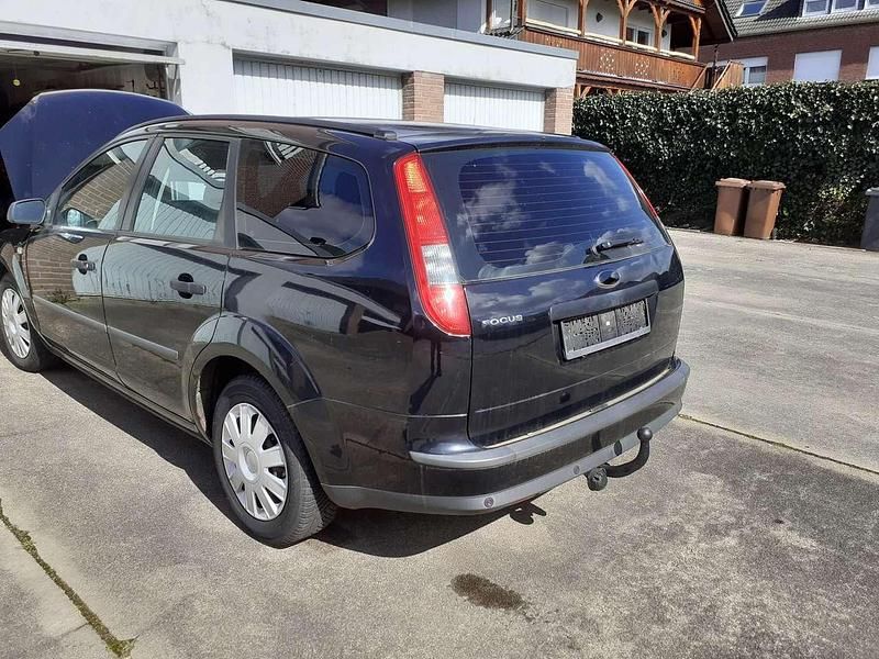 Gebraucht Ford Focus Trend 101 PS (74 kW) 2005 Kombi