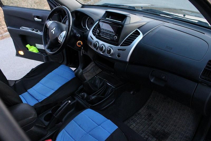 Gebraucht Mitsubishi L200 178 PS (130 kW) 2014 Schwarz Pickup