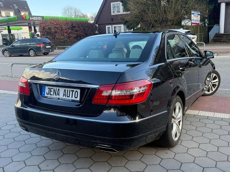 Gebraucht Mercedes E200 136 PS (100 kW) 2012 Schwarz Limousine