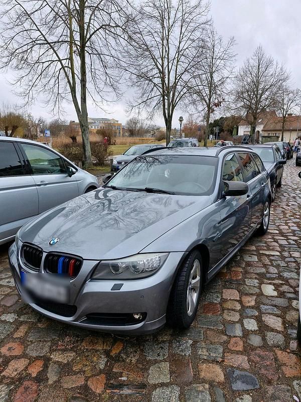 Gebraucht BMW 320 143 PS (105 kW) 2011 Grau Kombi