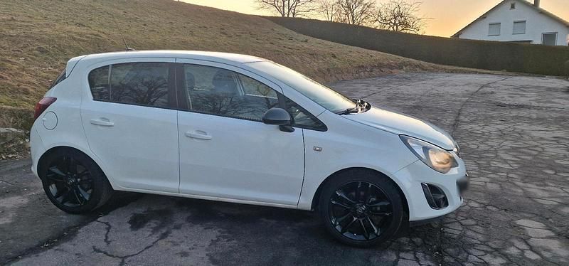 Gebraucht Opel Corsa 101 PS (74 kW) 2013 Weiß Kleinwagen