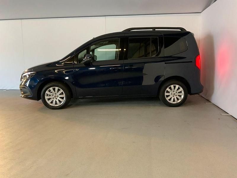 Gebraucht Mercedes T180 Progressive 131 PS (96 kW) 2025 Cavansitblau metallic Van / Kleinbus