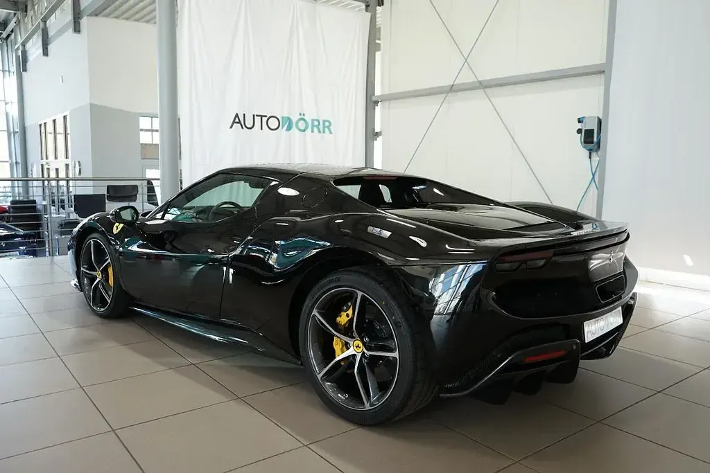 Gebraucht Ferrari 296 829 PS (609 kW) 2024 Schwarz Coupé