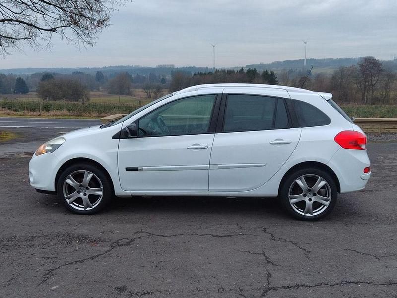 Gebraucht Renault Clio II Night&Day 101 PS (74 kW) 2010 Weiß Limousine