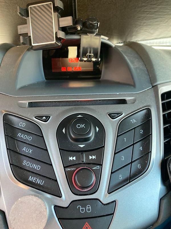 Gebraucht Ford Fiesta 82 PS (60 kW) 2011 Weiß Kleinwagen