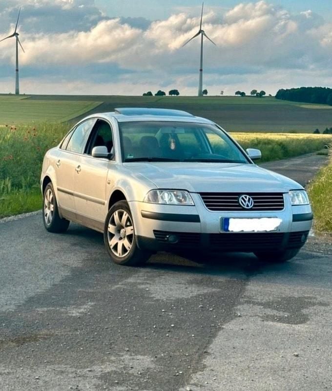 Silber Gebraucht 2003 VW Passat Limousine | 1.150 € (Superpreis) - Bild 1/4