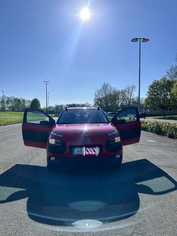 Gebraucht Citroën C4 82 PS (60 kW) 2015 Rot SUV