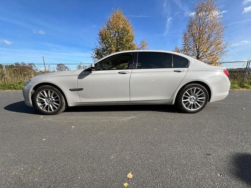 Używany BMW 750L Shadowline 408 KM (300 kW) 2009 Szary Sedan/Limuzyna