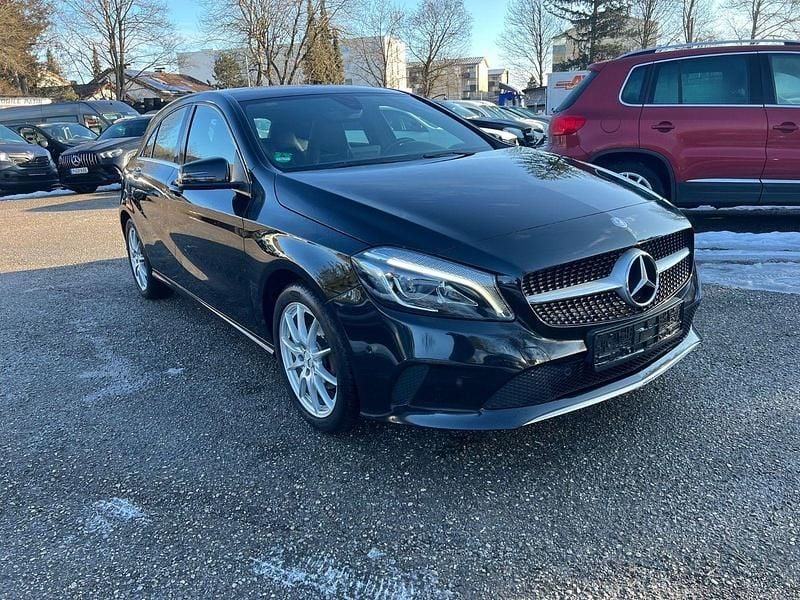 Schwarz Gebraucht 2016 Mercedes A180 AMG line Kleinwagen | 14.900 € (Fairer Preis) - Bild 1/4