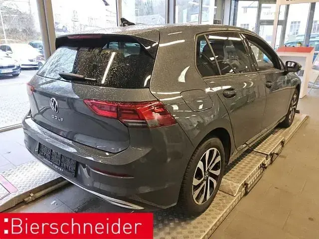 Usata VW Golf VIII Active 150 CV (110 kW) 2023 Grigio Berlina