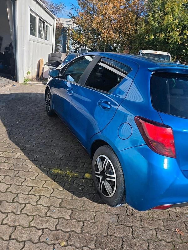 Blau Gebraucht 2015 Toyota Yaris Kleinwagen | 6.500 € (Guter Preis) - Bild 1/4