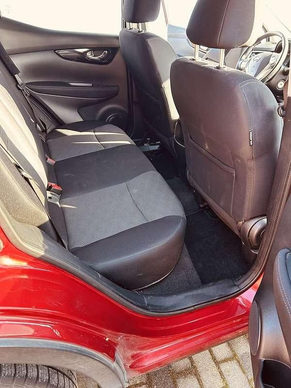 Gebraucht Nissan Qashqai Acenta 131 PS (96 kW) 2016 Rot SUV