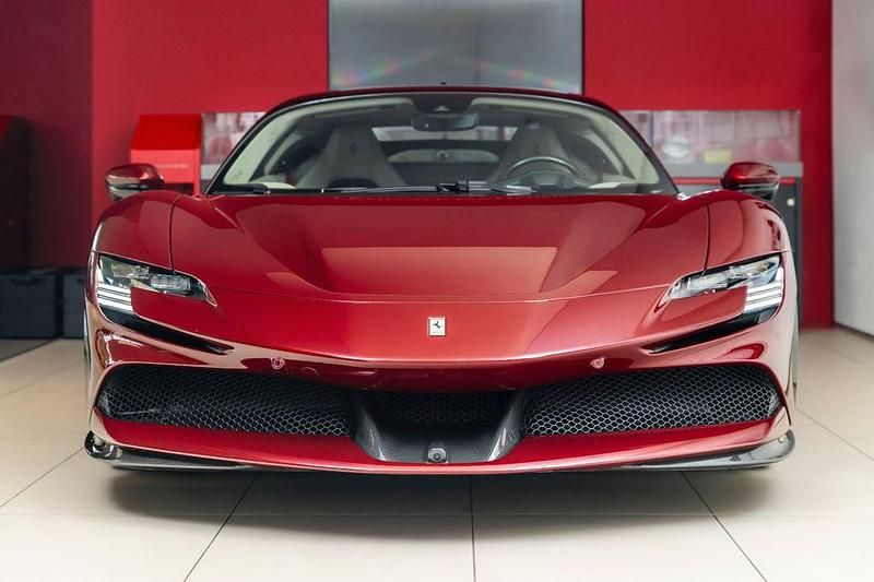 Gebraucht Ferrari SF90 999 PS (734 kW) 2023 Rot