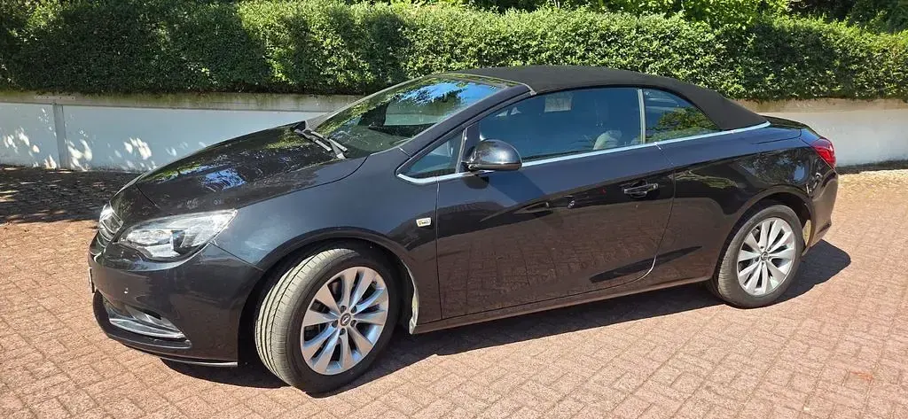 Gebraucht Opel Cascada Edition 140 PS (102 kW) 2016 Schwarz Cabrio