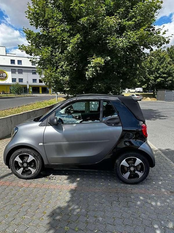 Gebraucht Smart ForTwo Cabrio Basis 95 PS (69 kW) 2019 Schwarz Cabrio