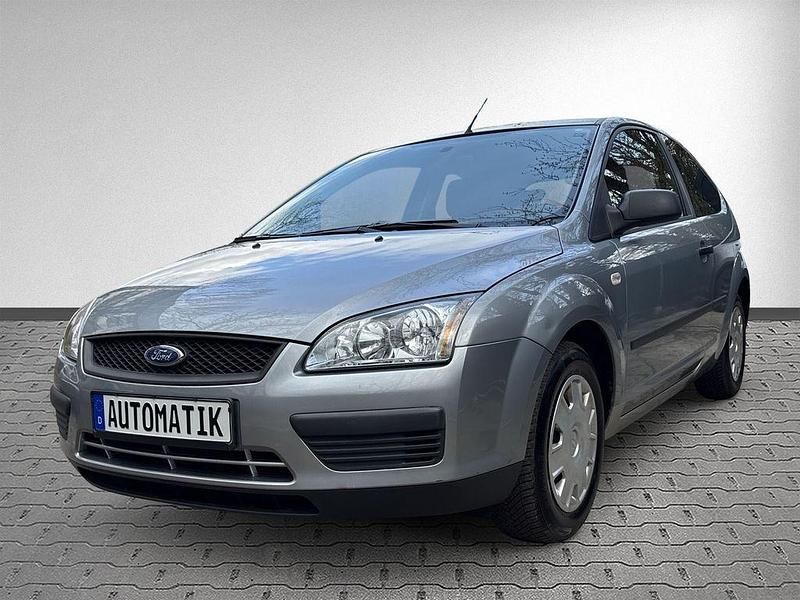 Gebraucht Ford Focus Trend 101 PS (74 kW) 2005 Silber Limousine