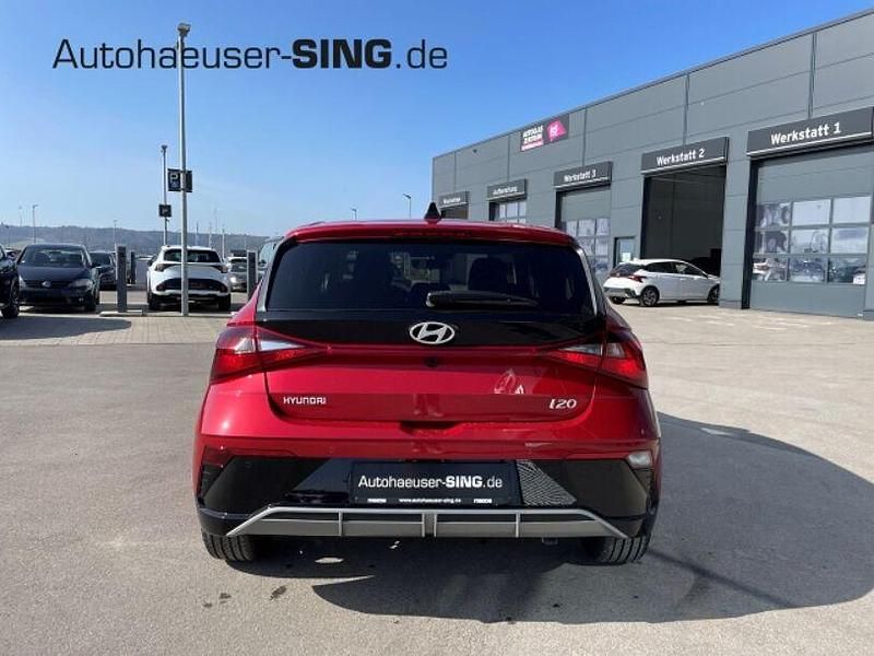 Neu Hyundai i20 90 PS (66 kW) 2025 Rot Kleinwagen