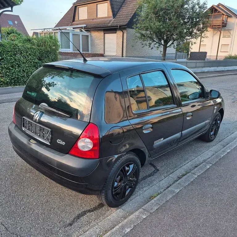 Gebraucht Renault Clio II 75 PS (55 kW) 2003 Schwarz Limousine