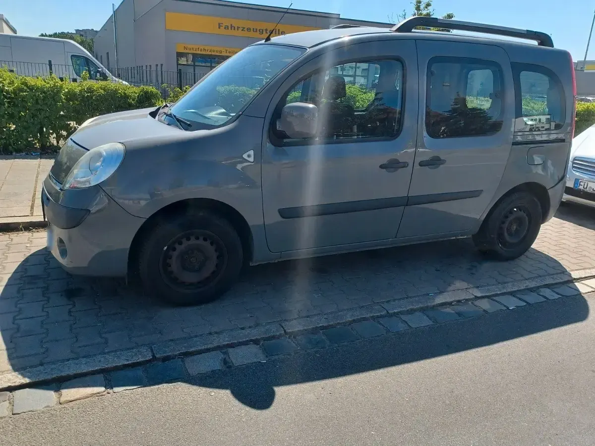 Gebraucht Renault Kangoo Happy Family 90 PS (66 kW) 2012 Grau Van / Kleinbus