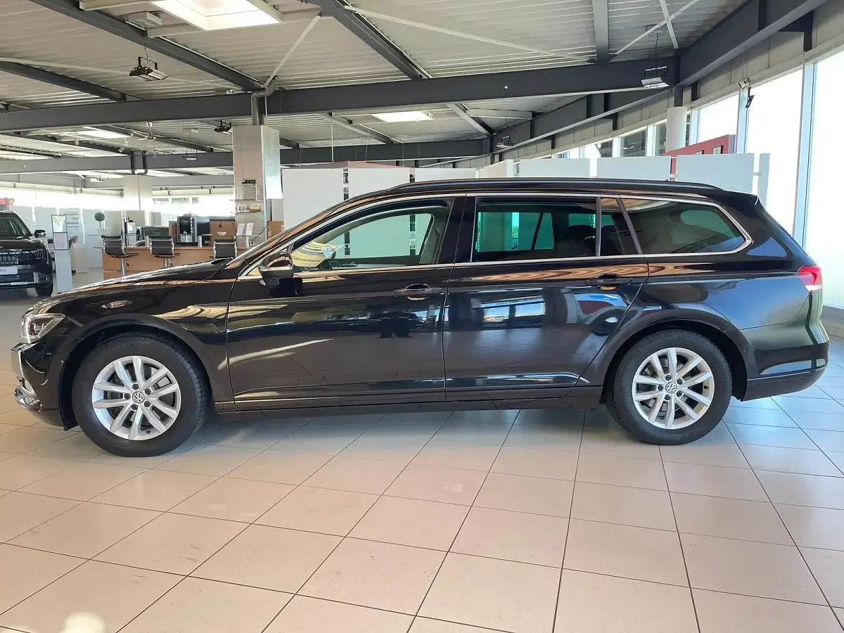 Gebraucht VW Passat Comfortline 150 PS (110 kW) 2019 Deep black perleffekt Kombi