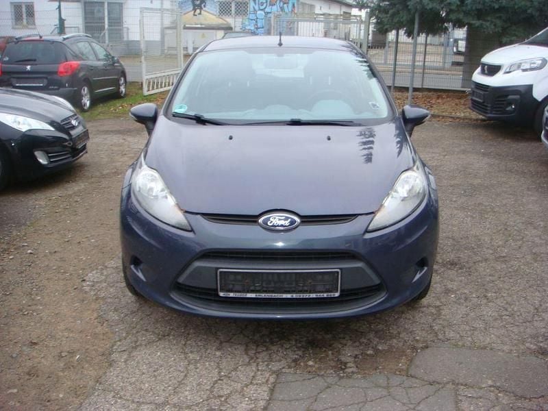 Grau Gebraucht 2011 Ford Fiesta Trend Limousine | 1.950 € (Guter Preis) - Bild 1/4