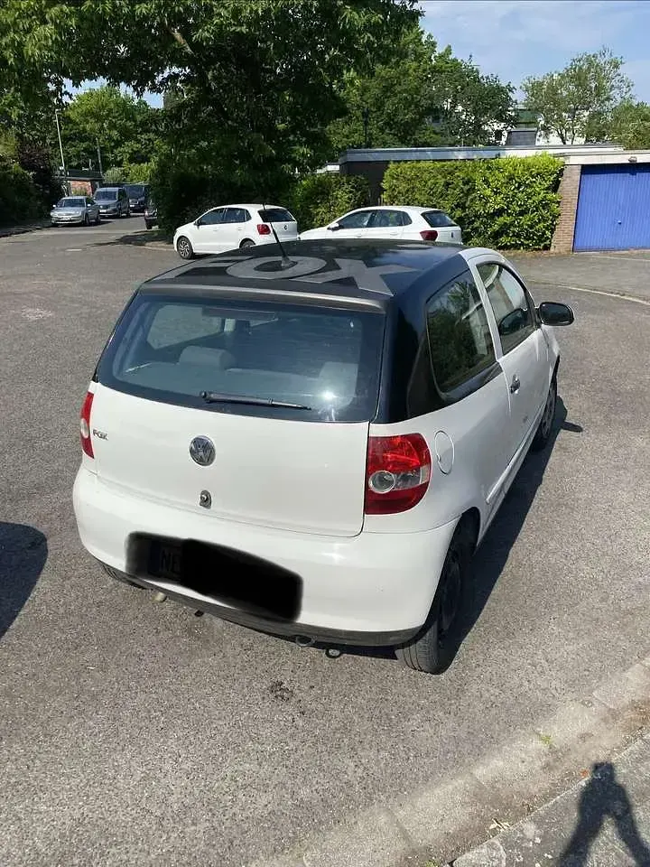 Gebraucht VW Fox Basis 54 PS (39 kW) 2008 Weiß Kleinwagen