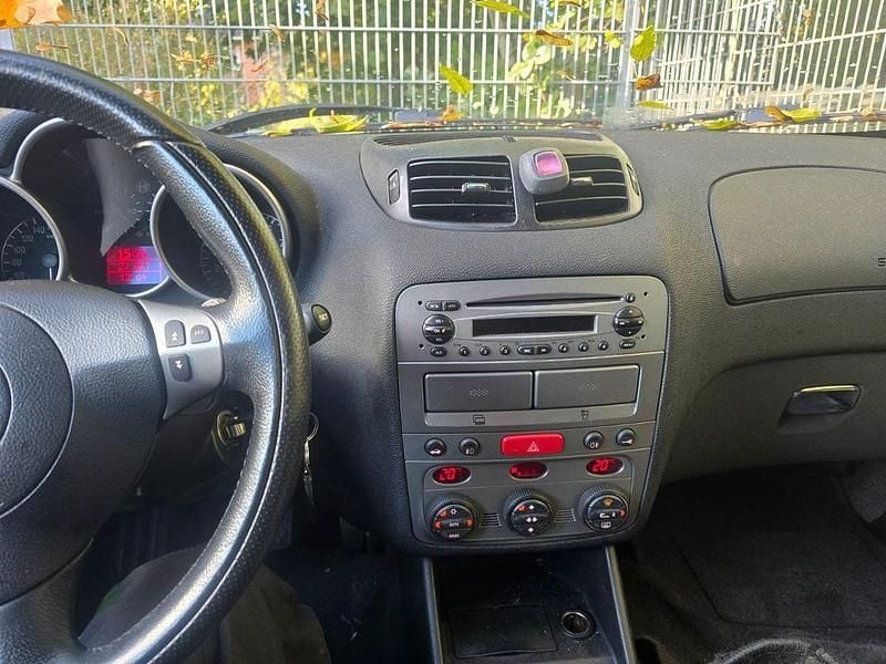 Gebraucht Alfa Romeo 147 Distinctive 150 PS (110 kW) 2003 Rot Kleinwagen