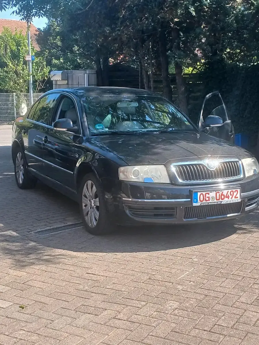 Gebraucht Skoda Superb 163 PS (119 kW) 2007 Schwarz Limousine