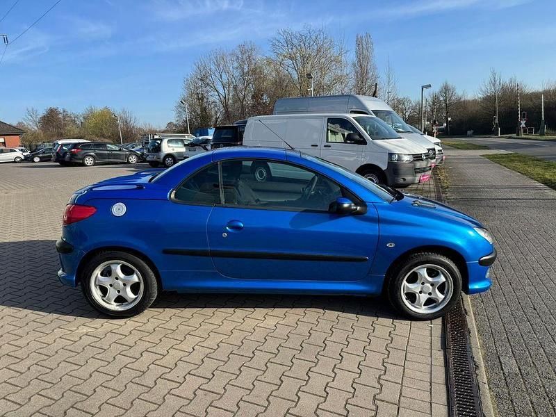 Gebraucht Peugeot 206 CC 109 PS (80 kW) 2003 Blau Cabrio