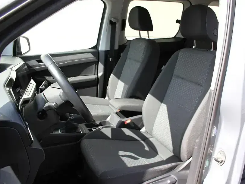 Gebraucht Ford Tourneo Titanium 122 PS (89 kW) 2024 Grau metallic Van / Kleinbus