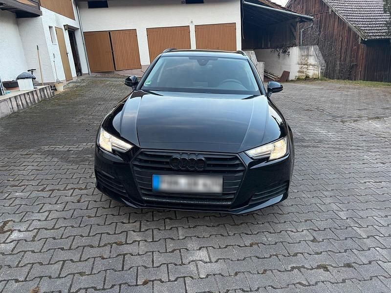 Gebraucht Audi A4 150 PS (110 kW) 2018 Schwarz Kombi