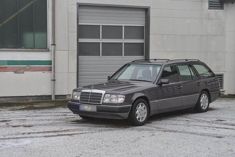 Gebraucht Mercedes 220 150 PS (110 kW) 1993 Kombi
