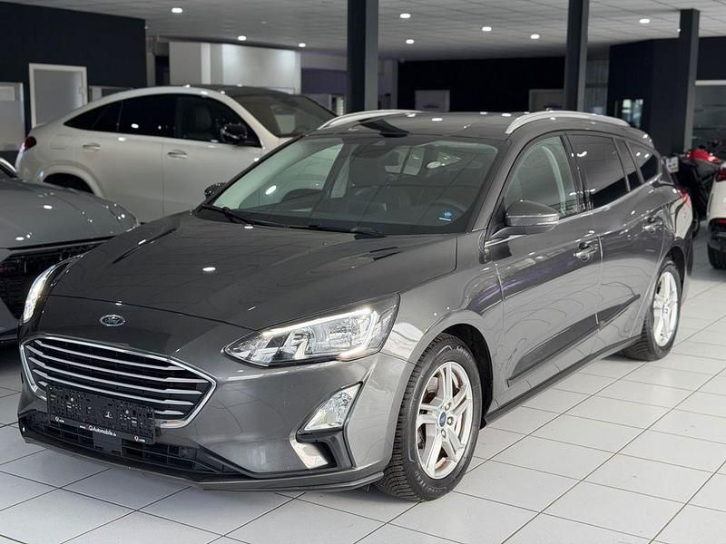 Grau Gebraucht 2019 Ford Focus Limousine | 10.990 € (Guter Preis) - Bild 1/4
