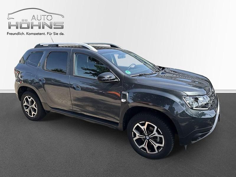 Grau Gebraucht 2021 Dacia Duster Celebration SUV | 16.689 € (Fairer Preis) - Bild 1/4