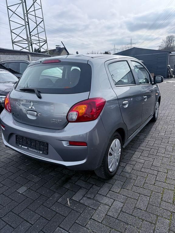 Gebraucht Mitsubishi Space Star Basis 71 PS (52 kW) 2018 Grau Kleinwagen