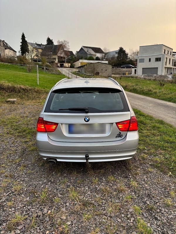 Gebraucht BMW 320 184 PS (135 kW) 2010 Kombi