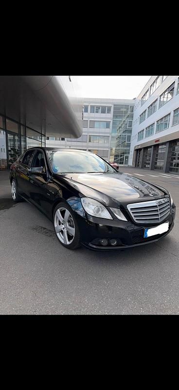 Gebraucht Mercedes E250 204 PS (150 kW) 2010 Schwarz Limousine