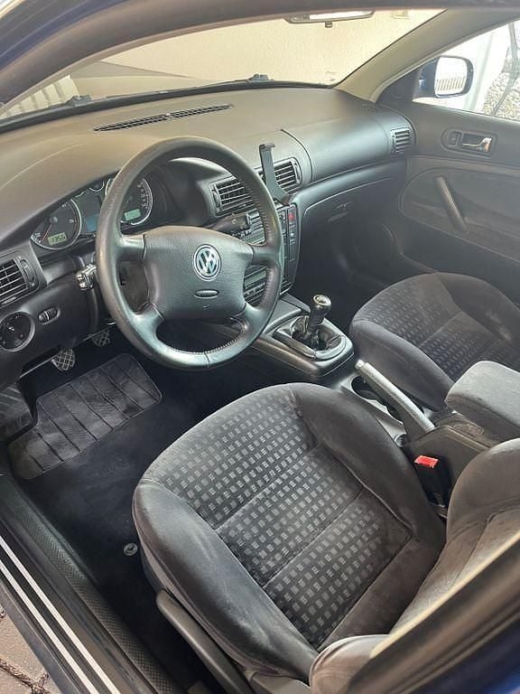 Gebraucht VW Passat Comfortline 131 PS (96 kW) 2002 Blau Kombi